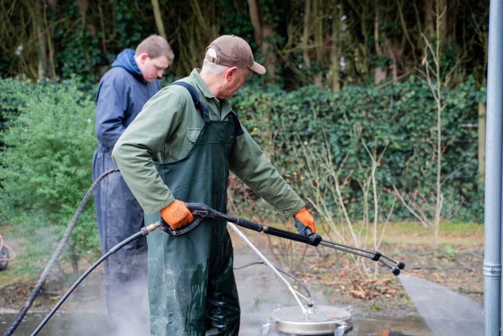Oprit laten reinigen prijs