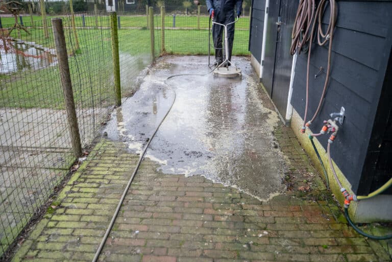 Milieuvriendelijk terras schoonmaken